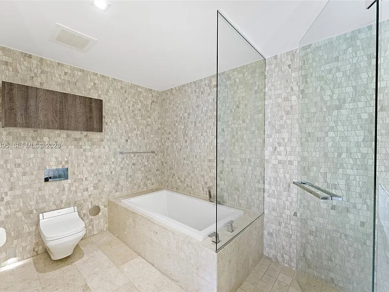 88 SW 7th St #712 — Photo 21