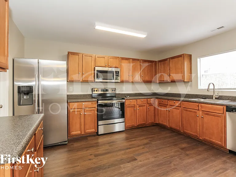 2709 Buckleigh Dr — Photo 7
