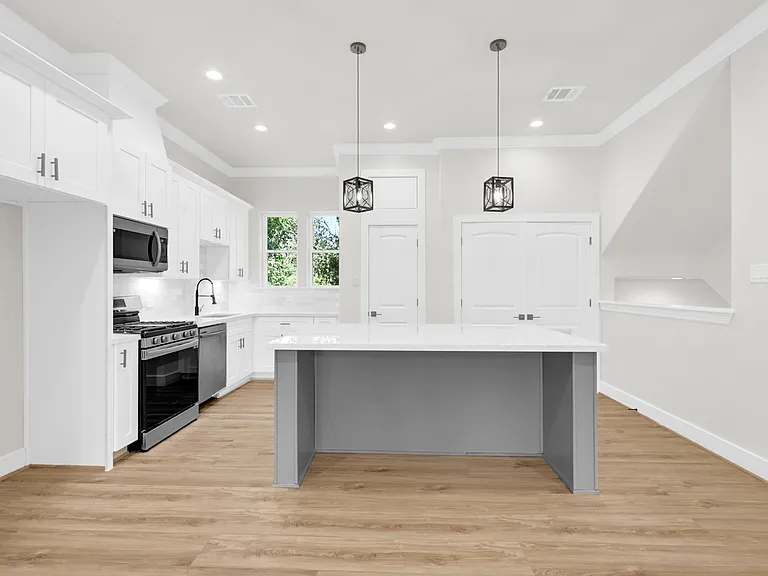 715 Service St #B — Photo 11