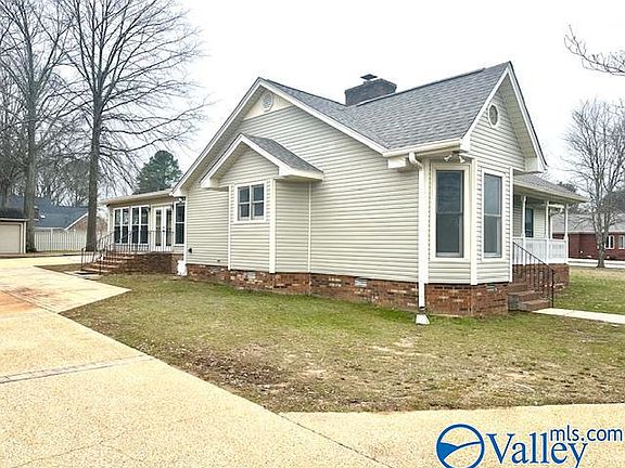 3rd image of 14767 Woodland Rd