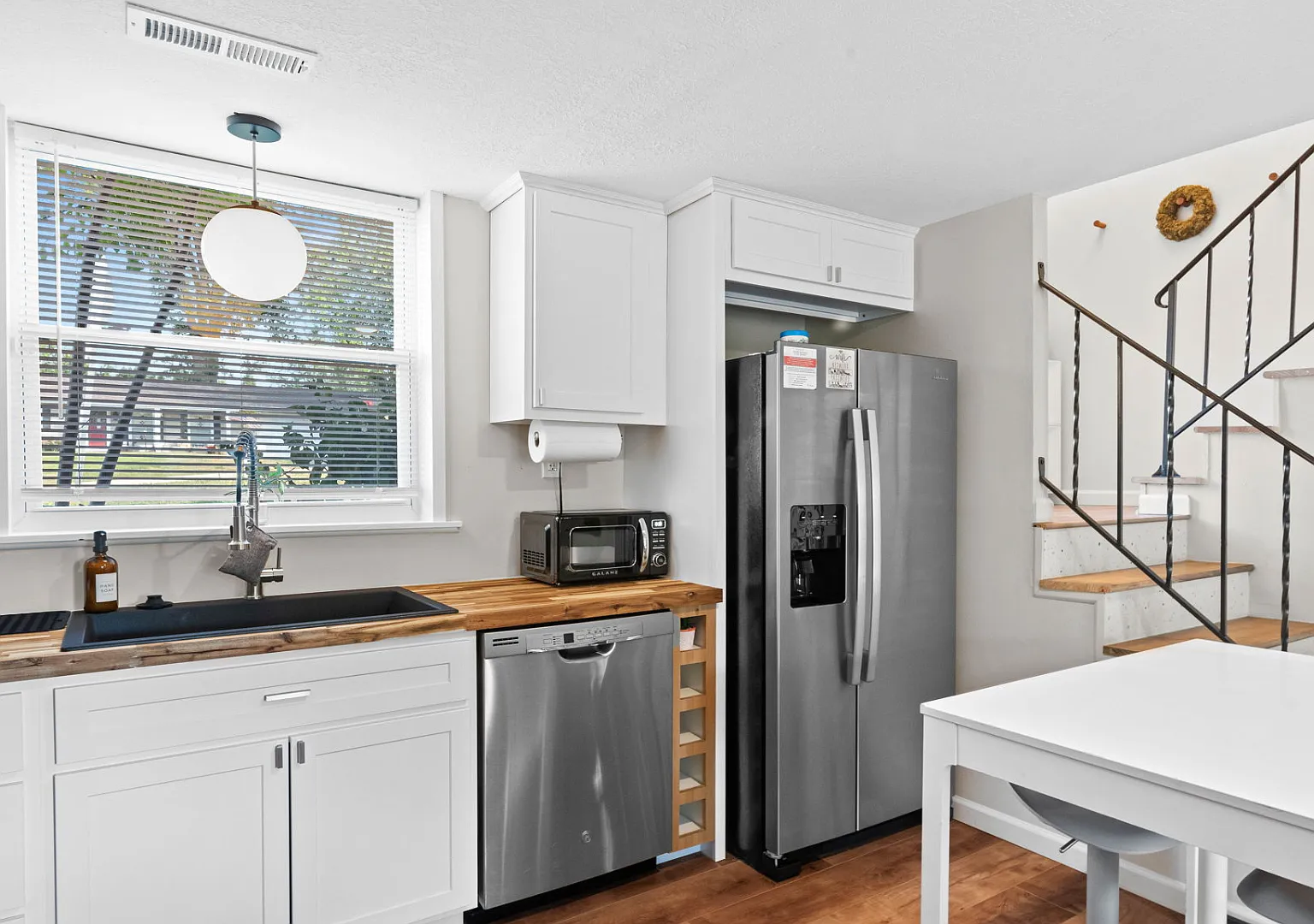 4 bed, 1.5 bath, 1120 sqft, $4,200 — Photo 2