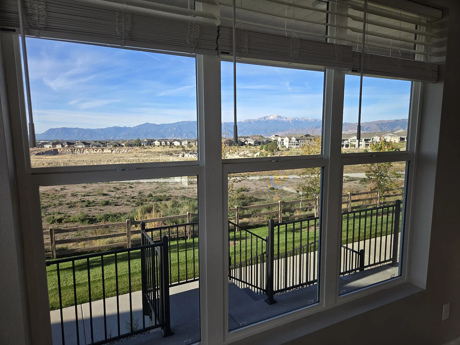 4 bed, 2855 sqft, $3,232 — Photo 4
