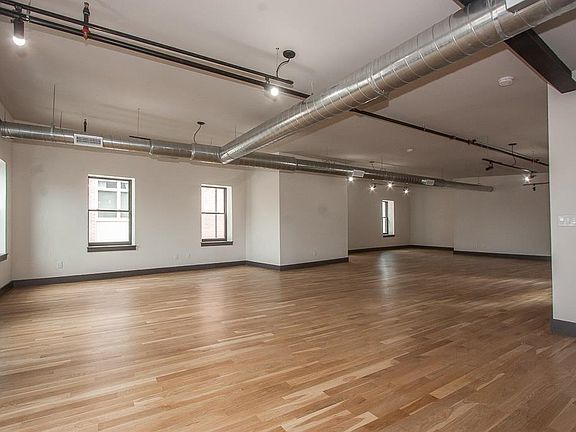 5th image of 190 Christopher Columbus Dr #2R