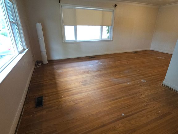 5th image of 69 Haliburton Ave