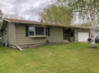 906 James Ave NE, Jamestown, ND 58401