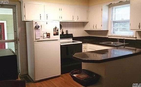 2nd image of 233 Woodlawn Ave