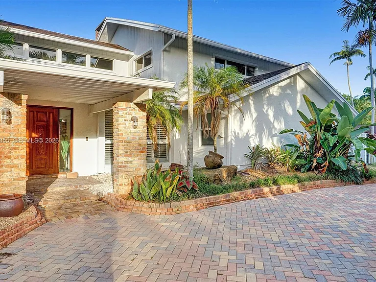 2120 SW 28th Way — Photo 3