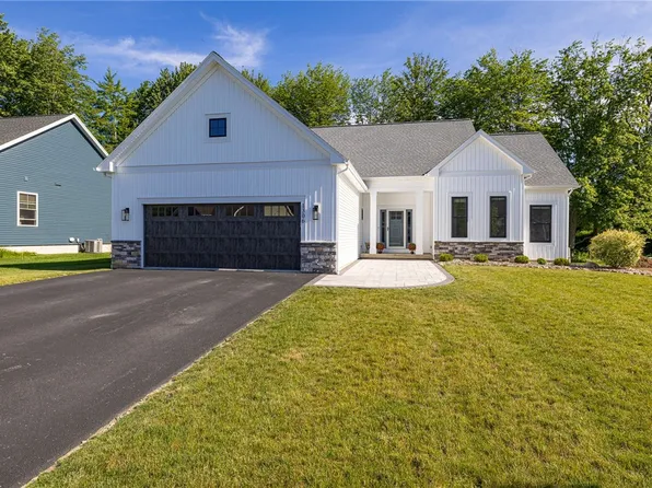 1306 Tall Birch Trl, Webster, NY 14580