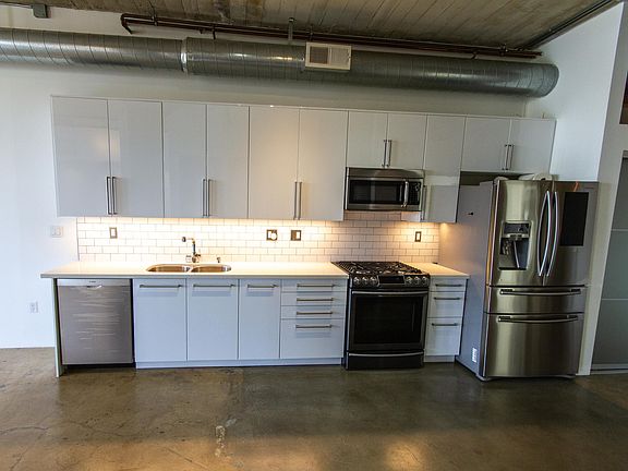 5th image of 825 E 4th St APT 501