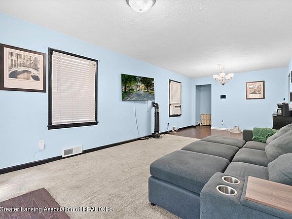 4th image of 617 Irvington Ave