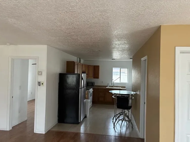 2733 Palomas Dr NE — Photo 7