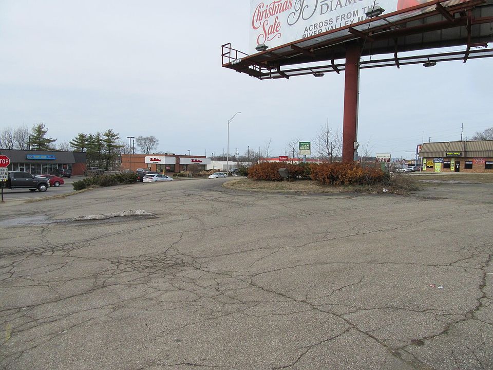 1st image of 802 N Memorial Dr