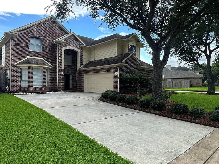 435 Leisure Dr — Photo 1