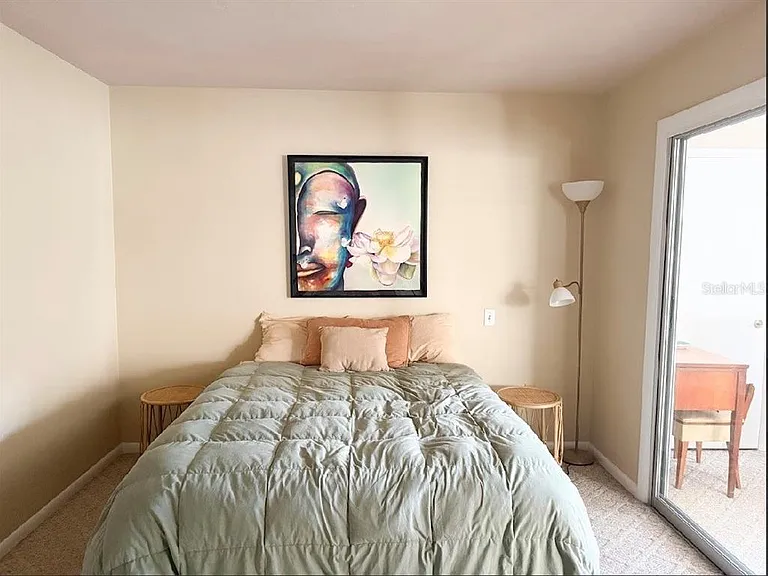 305 SE 10th Ave — Photo 18