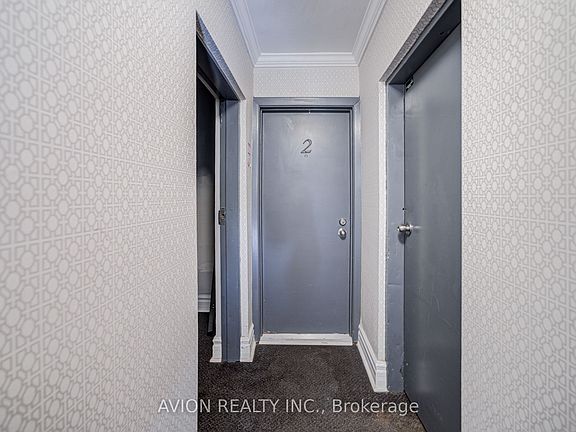 4th image of 882 Broadview Ave Unit 2