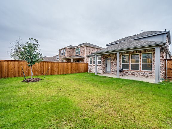 5th image of 304 Rosemoor Pl