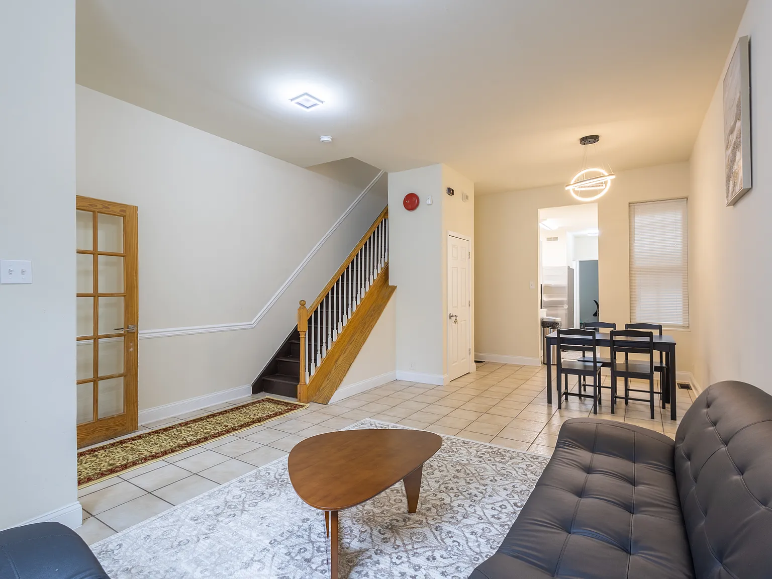 7 bed, 1900 sqft, $950 — Photo 2