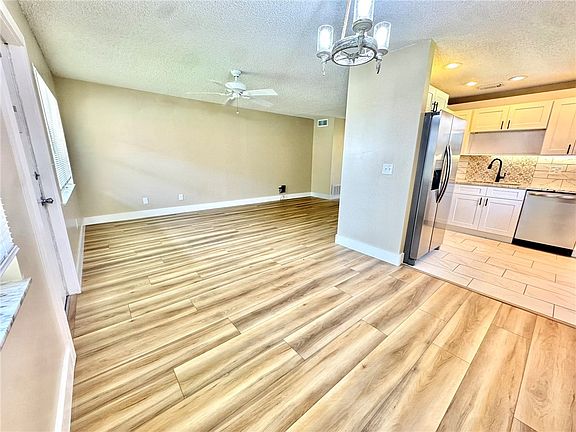 3rd image of 61 Woodland Dr APT 205