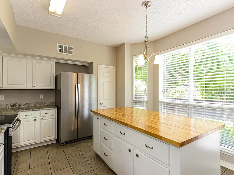 3703 Sycamore Ln — Photo 8