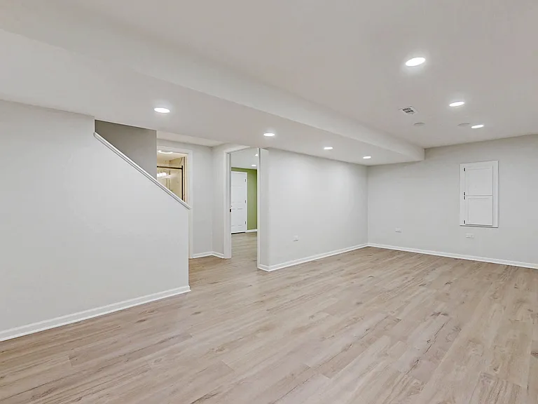 2437 Sir Barton Ln — Photo 29