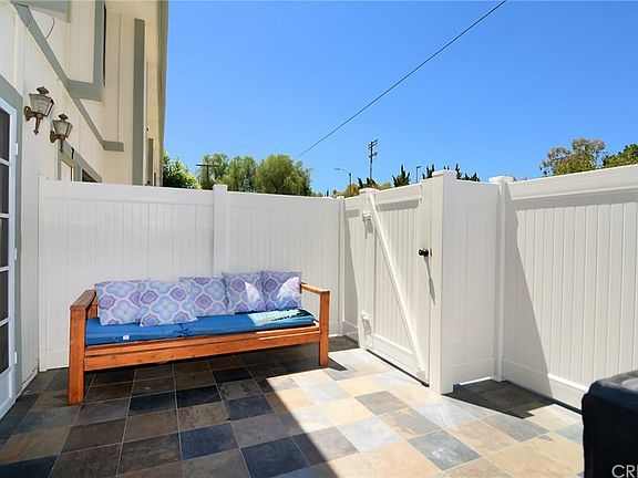 3rd image of 22865 Del Valle St Unit 8