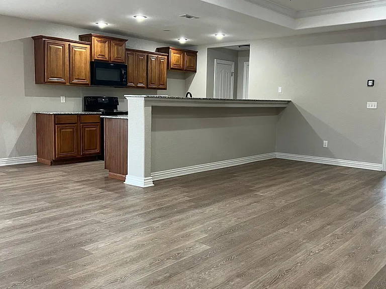 13758 Cloverdale Rd — Photo 5