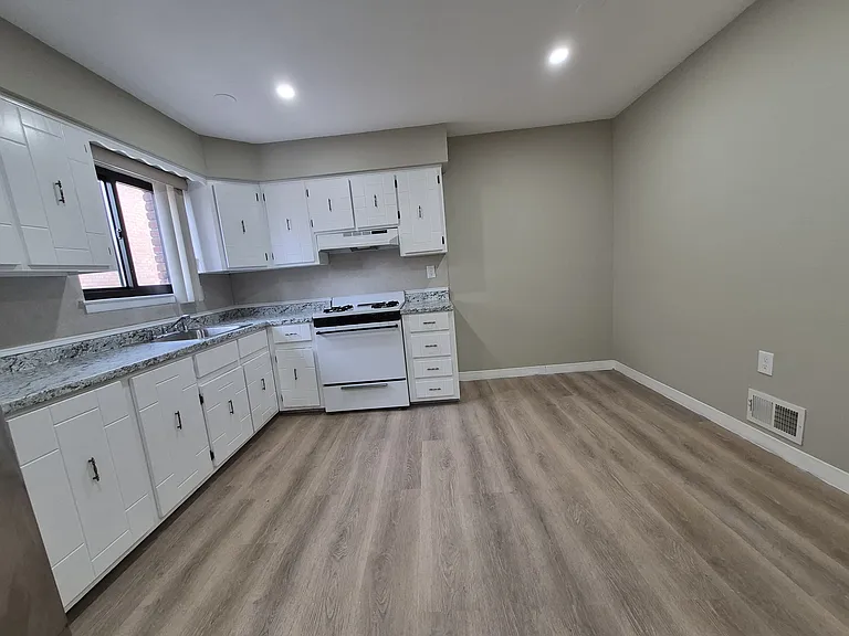 438 Travis Ave #2 — Photo 6
