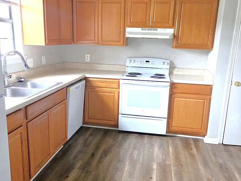 300 Circuit Ln — Photo 2