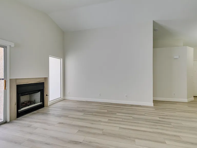 8664 Buttercreek Way — Photo 5