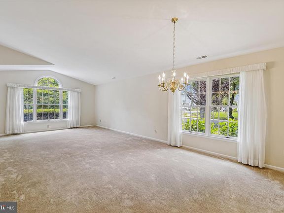 4th image of 778 Eastern Point Rd