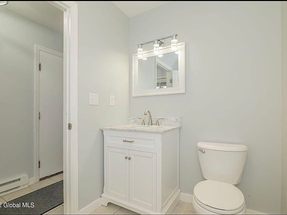 4th image of 4 Clubhouse Dr #4