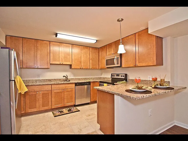 Oaklawn Apartments — Photo 8