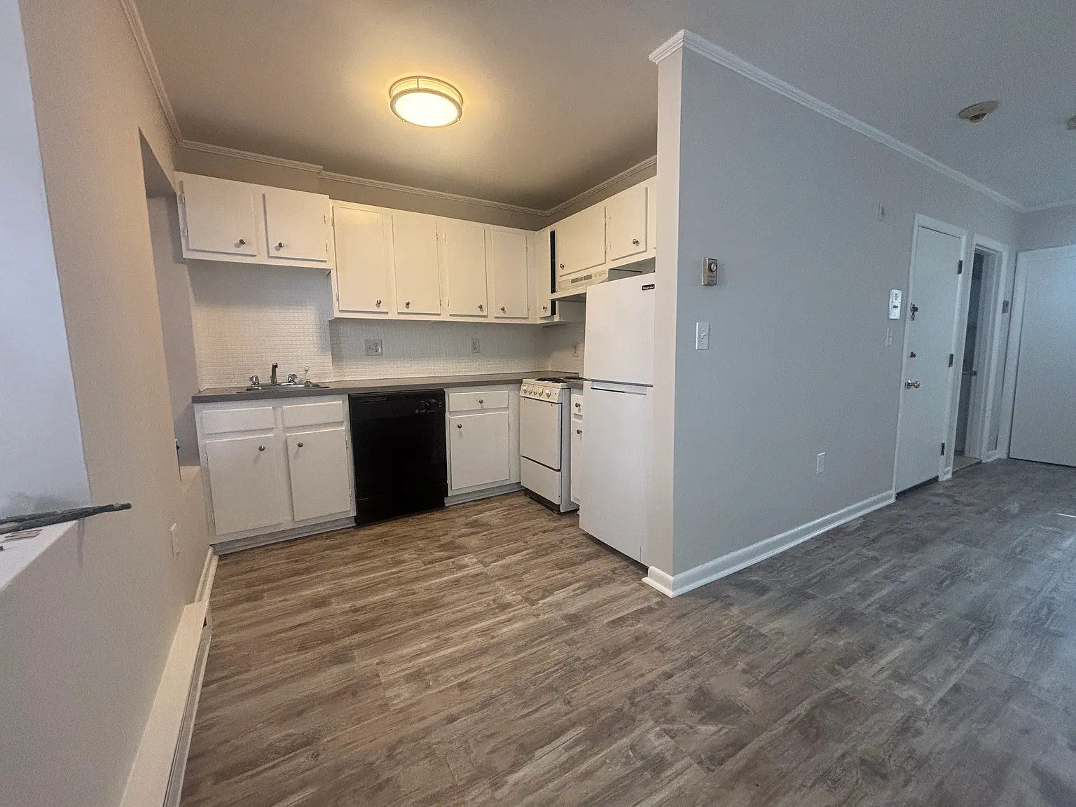 Studio, 302 sqft, $2,200 — Photo 1