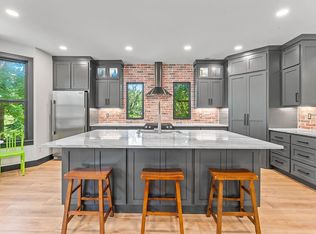 3 Willow Bank Cir, Bentonville, AR 72712