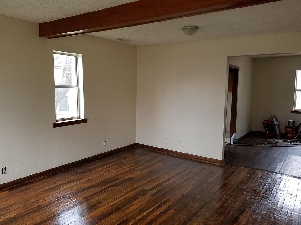2nd image of 808 S Picher Ave