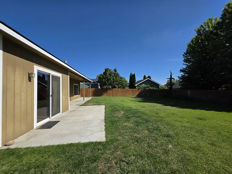 2300 Meridian Ave — Photo 30