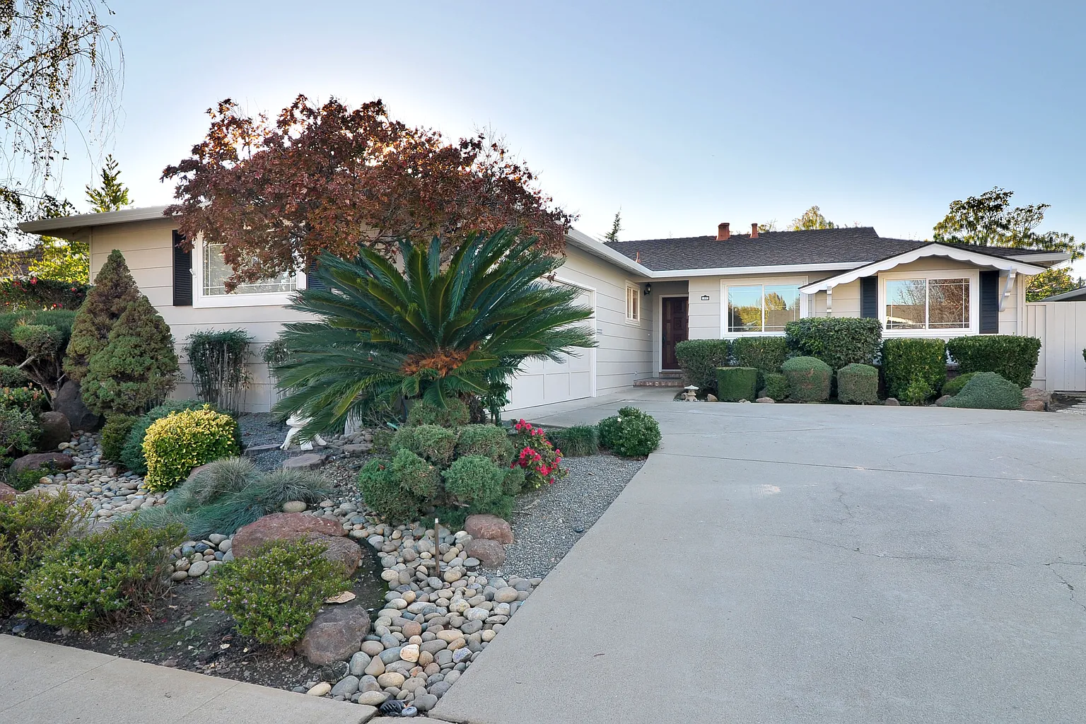 1445 Floyd Ave photo 1