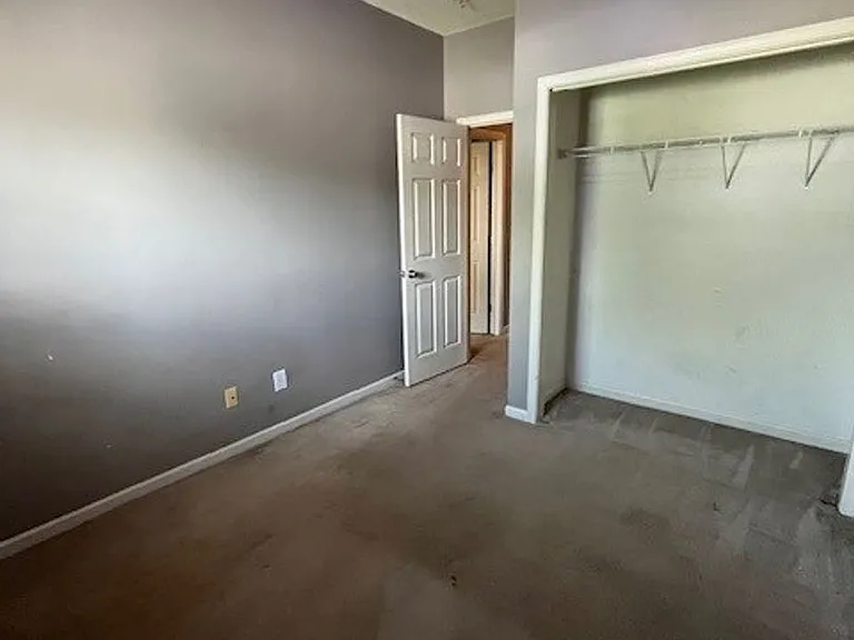 1015 Foxridge Way — Photo 15