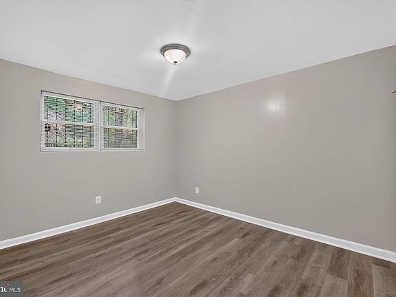 4th image of 4741 S Capitol Ter SW