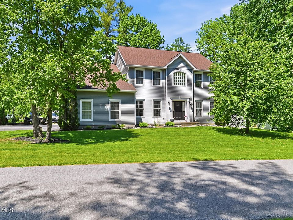 1st image of 2 Magnolia Lane