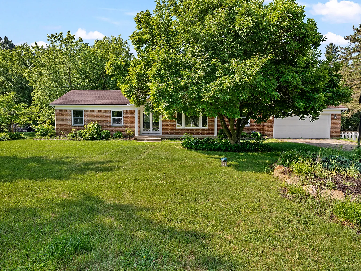 4 bed, 2700 sqft, $3,300 — Photo 3
