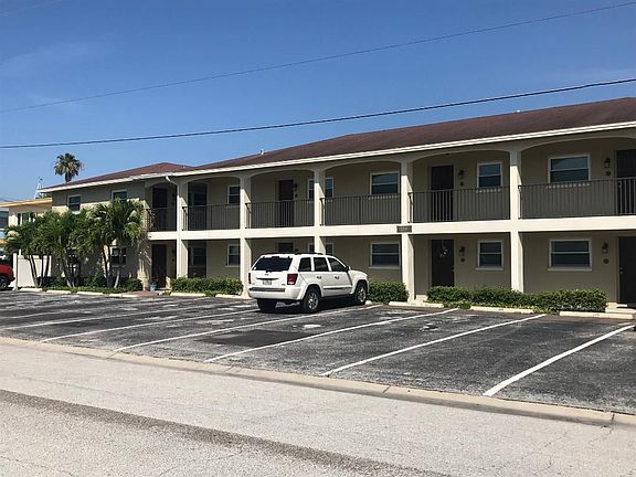 Front view of Bougainvillas On The Bay Apartments