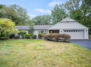 20 Falling Creek Rd, Pittsford, NY 14534