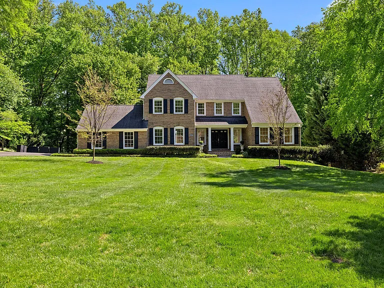 6609 Heidi Ct — Photo 2