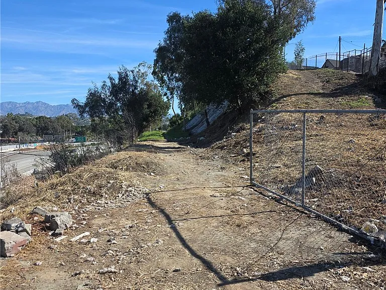 1203 E Cesar E Chavez Ave — Photo 36