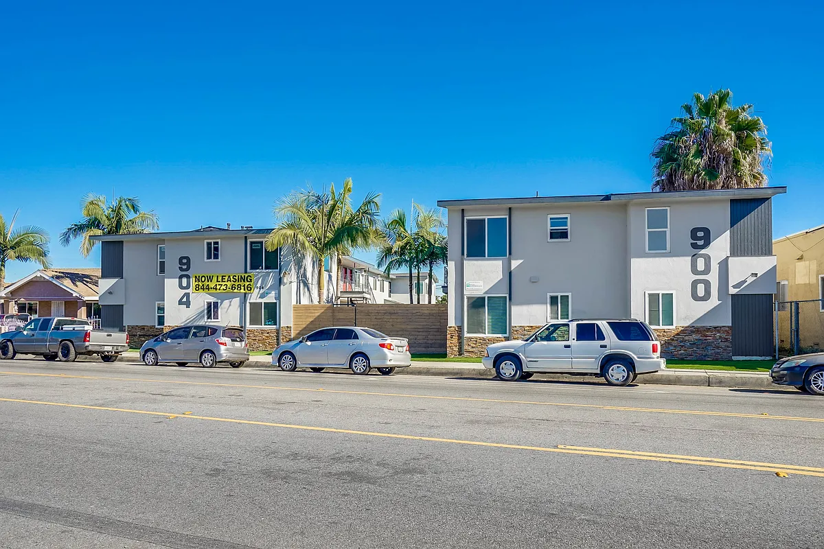 Building Photo - 900 Alamitos Ave