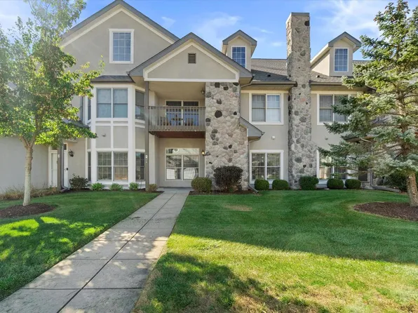 N30W23051 Pineview WAY #2, Pewaukee, WI 53072