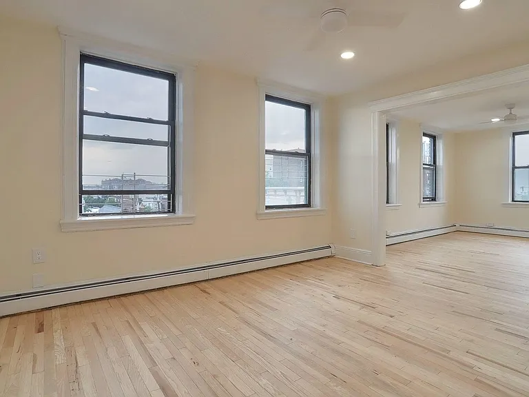 327 8th St #7 — Photo 8
