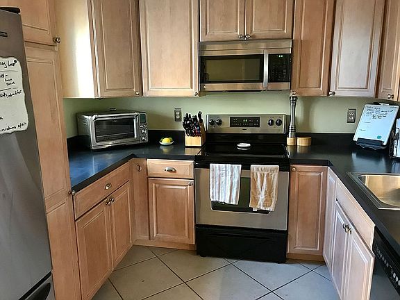 4th image of 1048 Hyde Park Dr
