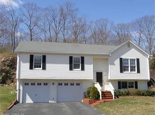 33 Nicole Rd, Branford, CT 06405